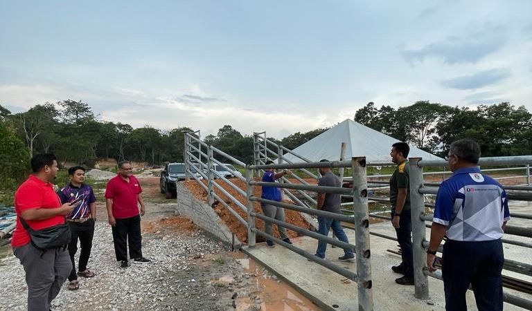 MESYUARAT TAPAK KERJA MEMBINA KANDANG LEMBU DI FELCRA BERHAD TEBING TINGGI SEGAMAT JOHOR